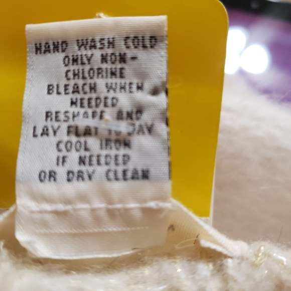 Anthropology Sleeping On Snow - Picture 6 of 6